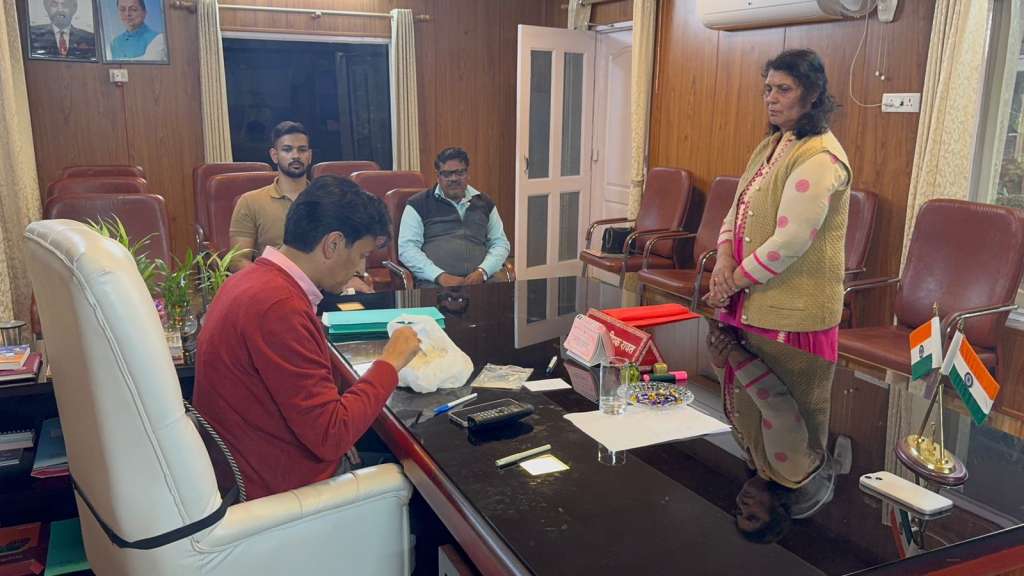 हल्द्वानी: आटे में मिले घुन और कीड़े, आयुक्त ने बैठाई जांच, ये पूरा मामला